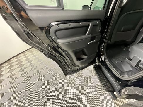 Used 2025 Land Rover Defender 130 V8 image 28