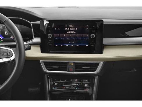 Used 2025 Volkswagen Taos SE image 9