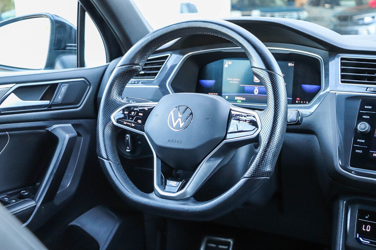 Used 2022 Volkswagen Tiguan SE R-Line FWD image 16