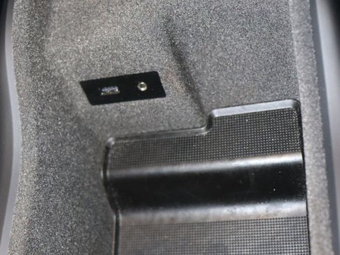 Used 2012 Porsche Cayenne Turbo image 23