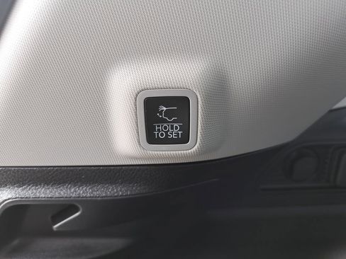 Certified 2023 Jeep Grand Cherokee Limited w/ Trailer Tow Prep Group (B) image 15