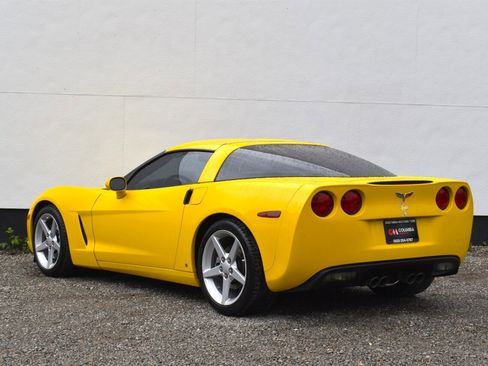 Used 2006 Chevrolet Corvette Coupe RWD image 2