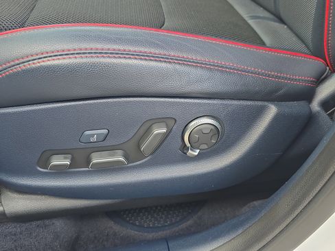 Used 2022 Genesis GV70 2.5T w/ Sport Prestige Package image 23