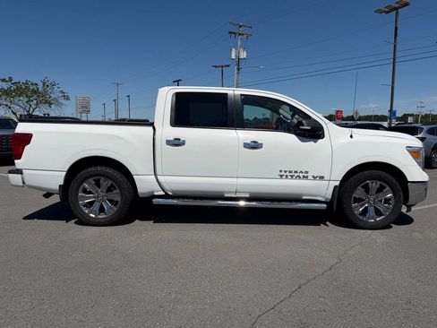 Used 2018 Nissan Titan SV w/ SV Convenience Package RWD image 8
