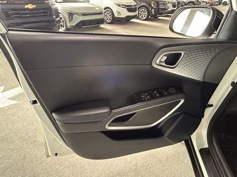 Used 2023 Kia Soul S image 44