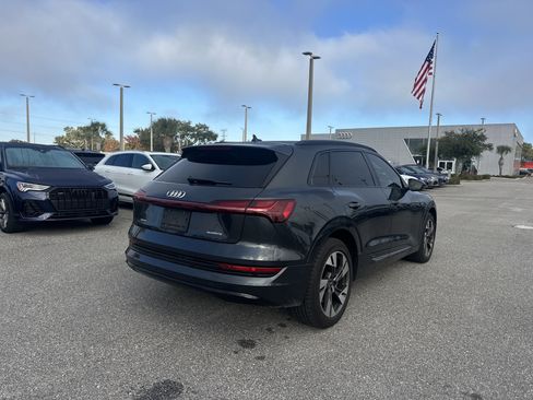 Used 2022 Audi e-tron Premium image 4