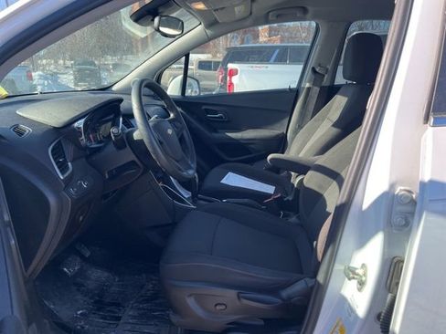Used 2020 Chevrolet Trax LT image 25