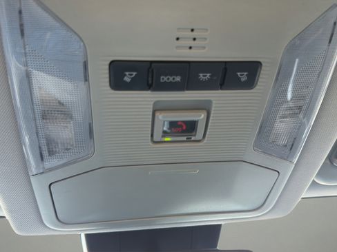 Used 2025 Toyota RAV4 XLE AWD/4WD image 22