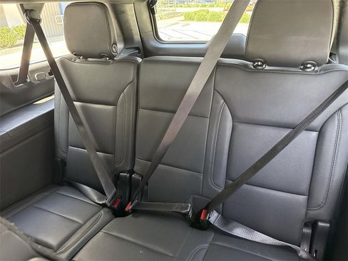 Used 2024 Chevrolet Suburban LT image 33