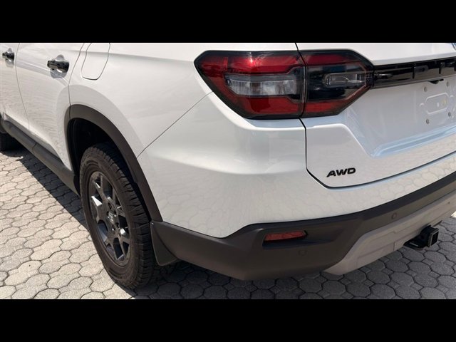 Certified 2025 Honda Pilot TrailSport image 18