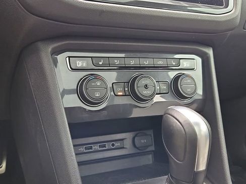 Used 2020 Volkswagen Tiguan image 23