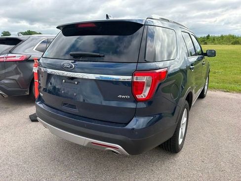 Used 2017 Ford Explorer XLT w/ Equipment Group 201A AWD/4WD image 13