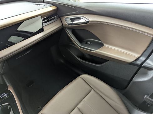 Used 2025 Audi Q6 e-tron Premium w/ Convenience Package image 11