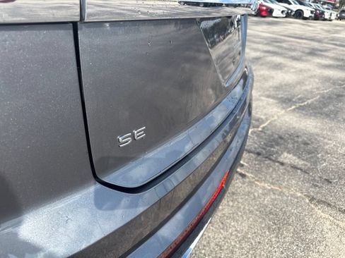 Used 2021 Volkswagen Atlas Cross Sport SE FWD image 5