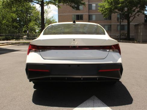 Used 2025 Hyundai Elantra SEL FWD image 8