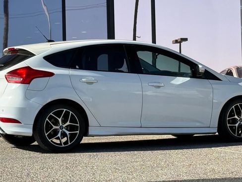 Used 2015 Ford Focus SE w/ SE Sport Package FWD image 13