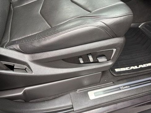 Used 2017 Cadillac Escalade Luxury image 42