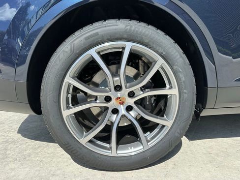 Certified 2025 Porsche Cayenne image 40
