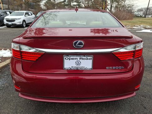 Used 2013 Lexus ES 300h image 5