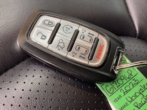 Used 2023 Chrysler Pacifica Touring-L FWD image 30