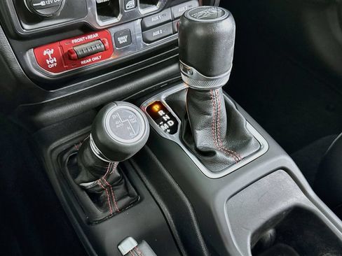Used 2023 Jeep Wrangler Unlimited Rubicon 4xe AWD/4WD image 21