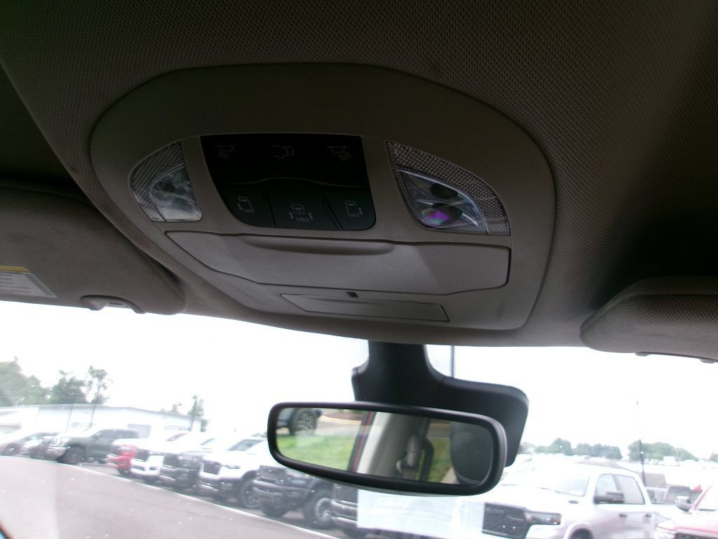 Certified 2023 Chrysler Pacifica Touring-L FWD image 19