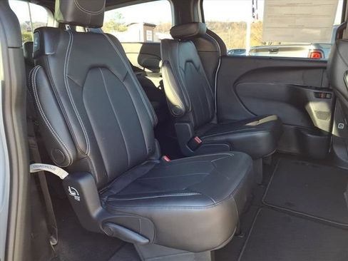 New 2026 Chrysler Pacifica Select AWD/4WD image 5