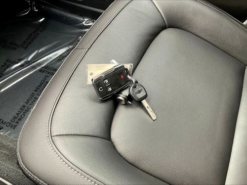 Used 2022 Chevrolet Colorado Z71 AWD/4WD image 11
