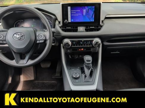 Used 2025 Toyota RAV4 XLE AWD/4WD image 18
