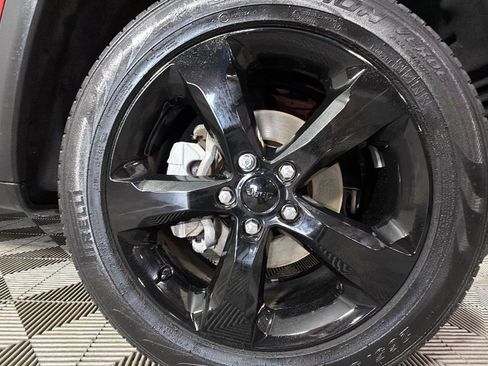 Used 2023 Jeep Grand Cherokee Limited w/ Black Appearance Package RWD image 35