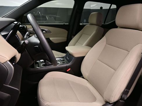 Used 2023 Chevrolet Traverse LS image 6