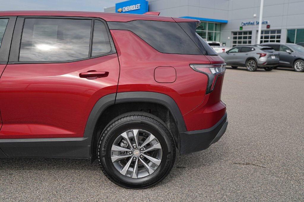 Used 2026 Chevrolet Equinox LT AWD/4WD image 13