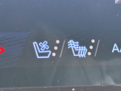 Used 2024 Chevrolet Traverse RS image 20