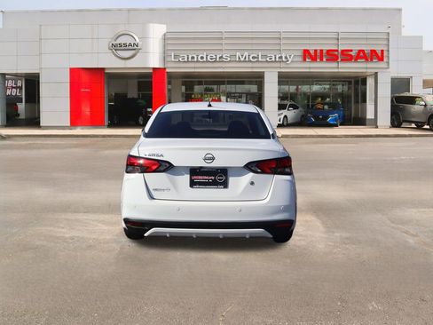 Used 2025 Nissan Versa S w/ Trunk Package image 4