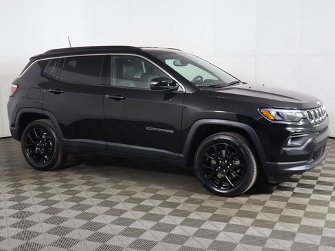 Used 2023 Jeep Compass Latitude AWD/4WD image 12