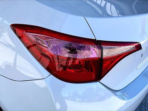 Used 2018 Toyota Corolla LE image 20