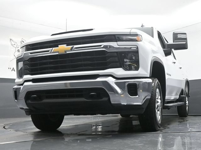 Used 2026 Chevrolet Silverado 2500 LT AWD/4WD image 4