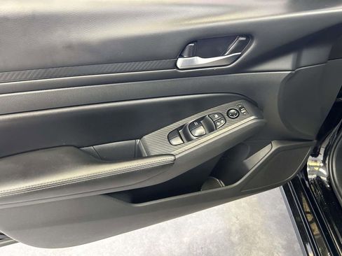 Used 2024 Nissan Altima 2.5 SV FWD image 17