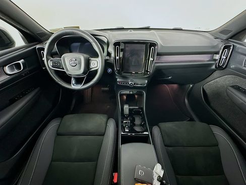 Used 2023 Volvo XC40 B5 Plus AWD/4WD image 10