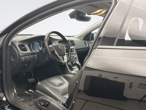 Used 2016 Volvo V60 T5 Cross Country w/ Climate Package AWD/4WD image 10