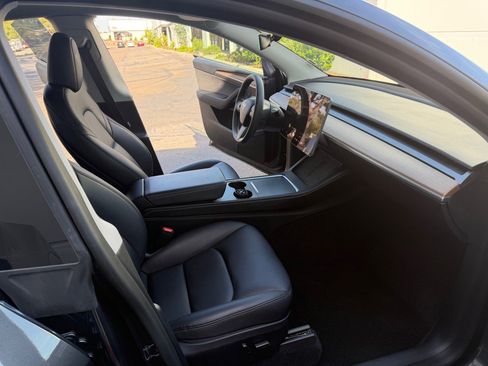 Used 2025 Tesla Model Y Long Range RWD image 12