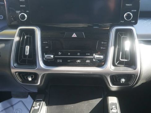 Used 2023 Kia Sorento EX AWD/4WD image 31