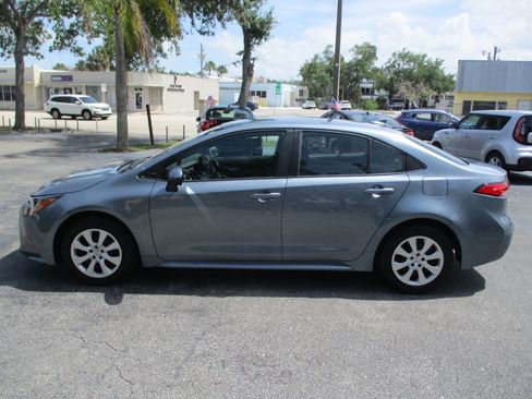 Used 2022 Toyota Corolla LE image 5