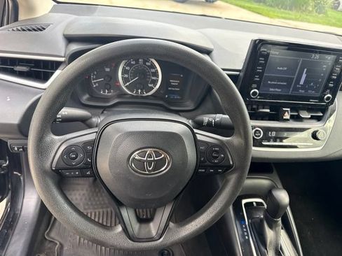 Used 2022 Toyota Corolla LE FWD image 17
