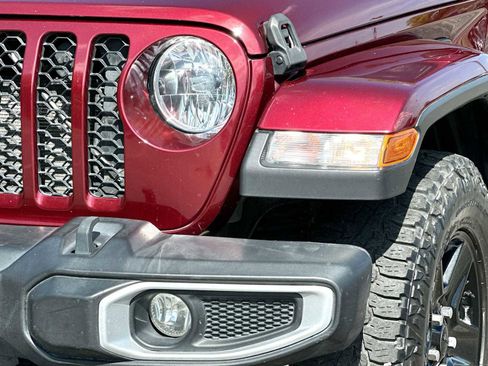 Used 2021 Jeep Gladiator Sport image 16