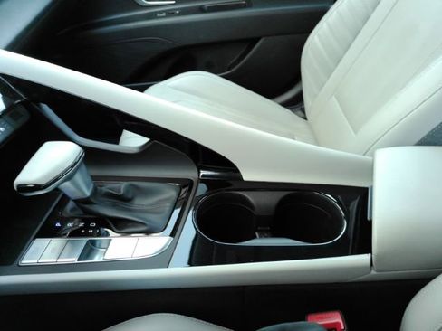 Used 2023 Hyundai Elantra Limited image 41