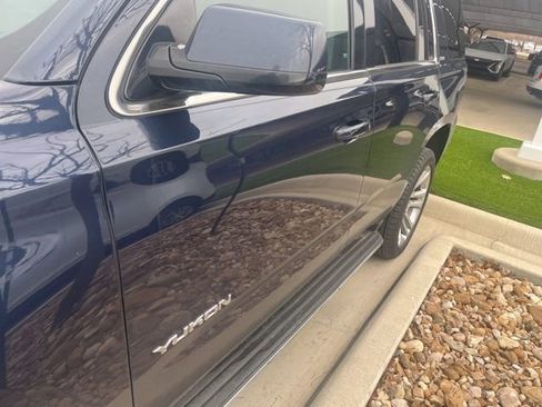 Used 2018 GMC Yukon SLT image 16