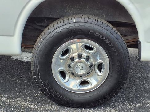 Used 2016 Chevrolet Express 2500 Extended image 10