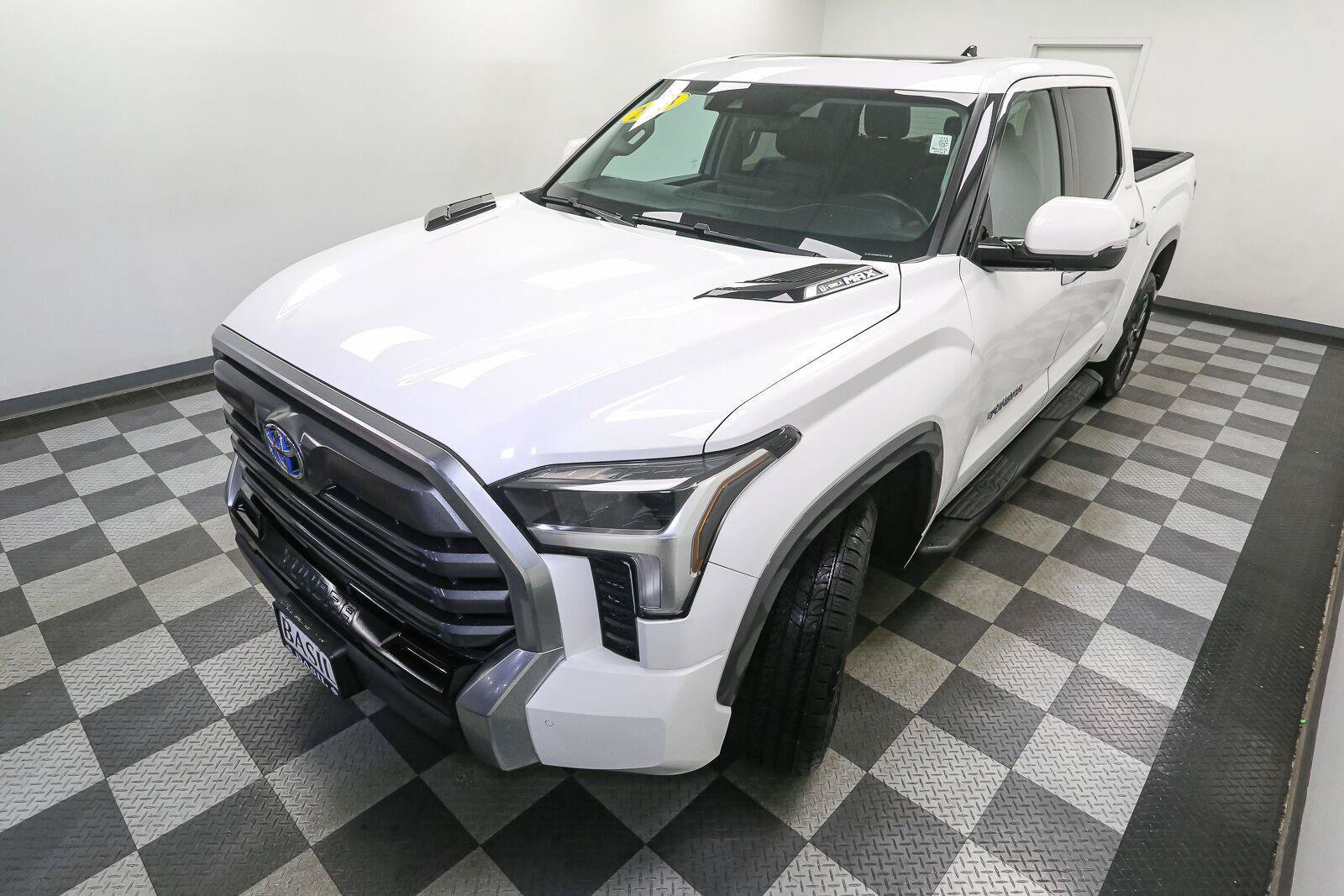 Used 2023 Toyota Tundra Limited w/ Power Package AWD/4WD image 6