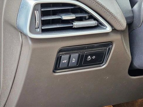 Used 2019 Jaguar F-PACE Prestige image 10